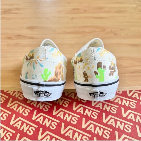 Vans Classic Slip-On Get Outdoor
Marshmallow Women 9.0 US Mens 7.5 US - Picture 4 of 11
